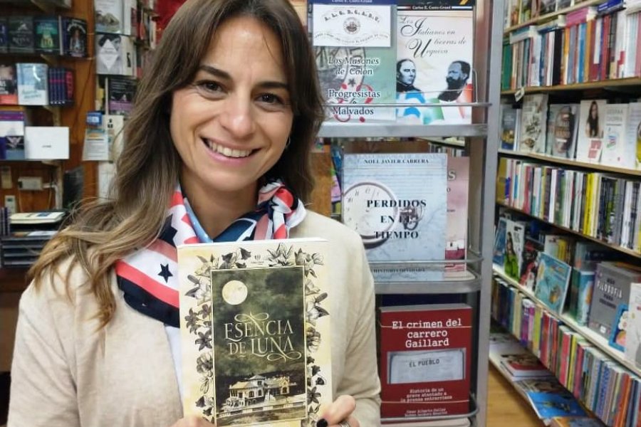 Pamela Medina en Librería Bertoldi de Colón.