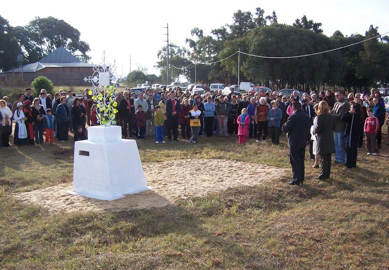 Acto de reubicación de las cruces realizado en 2007 en cercanías del Recreo Municipal.
